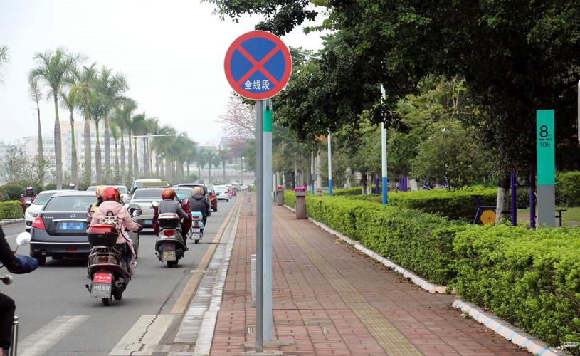一路都是禁停标志看来沿江东西路全段禁停