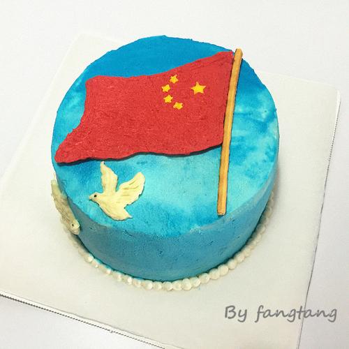 小熊电烤箱什么型号好?红旗飘飘蛋糕