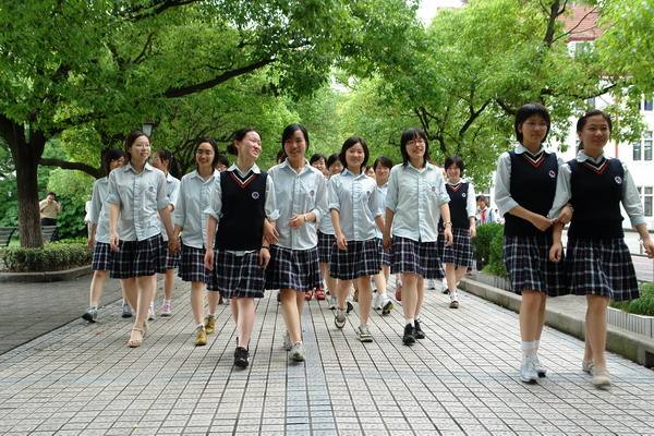 内江校服厂家,内江校服定制,内江校服定做,美泰来服饰