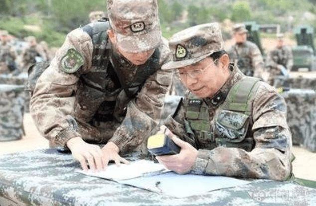 新疆戎装常委杨诚中将系湖南邵阳人