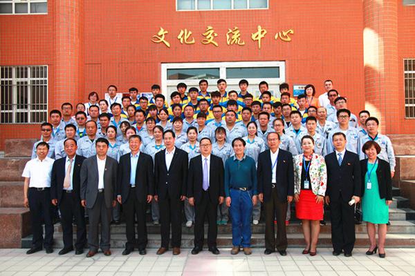 (新疆轻工职业技术学院--- 新疆中泰集团合作育人纪实)