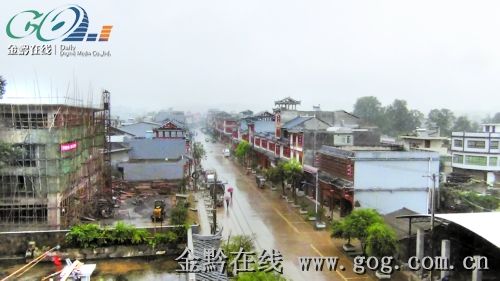 者相境内布依族等少数民族聚居,并拥有双乳峰,三岔河和北盘江大峡谷等