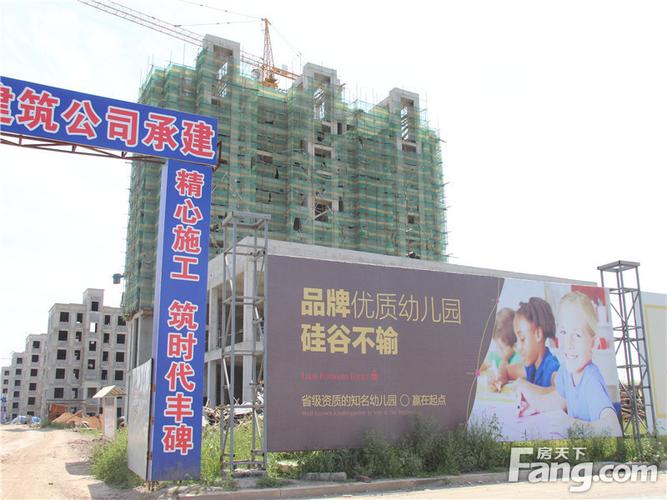 硅谷印象项目地正门外围挡图(2014.08)-长春搜房网