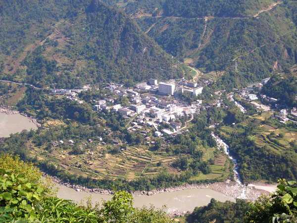 石月亮乡位于福贡县北部,东以澜沧江与怒江的分水岭碧罗雪山主山脊为