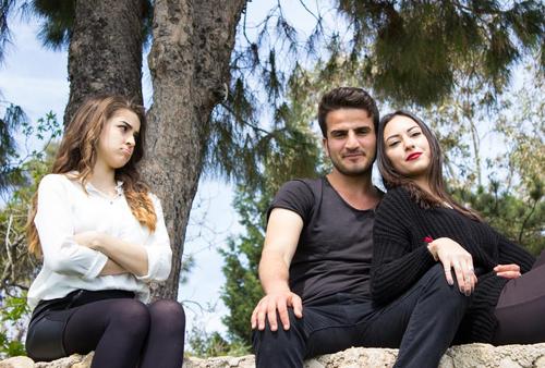 don"t miss these blatant signs of a cheating girl