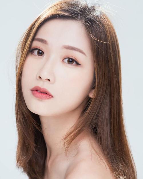 她被赞百年一遇美女网友光看她笑就满足了