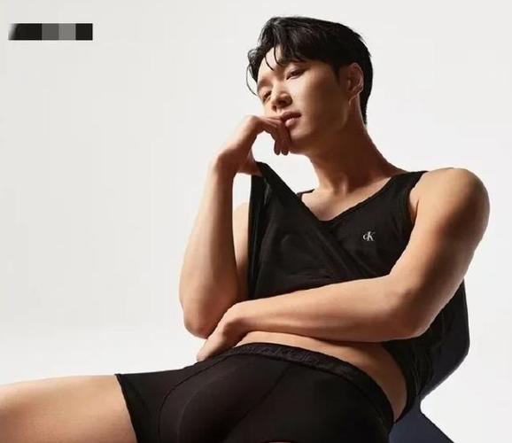 张艺兴ck广告让人害羞不敢看