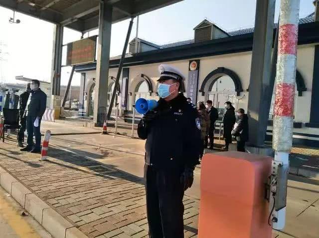 山海关边墙子检查站:抗疫阻击战中筑起一道新的长城