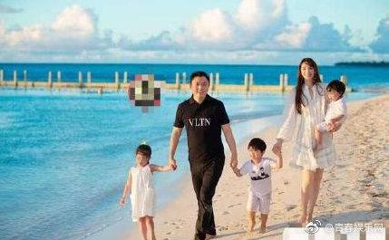 吴佩慈与纪晓波一家