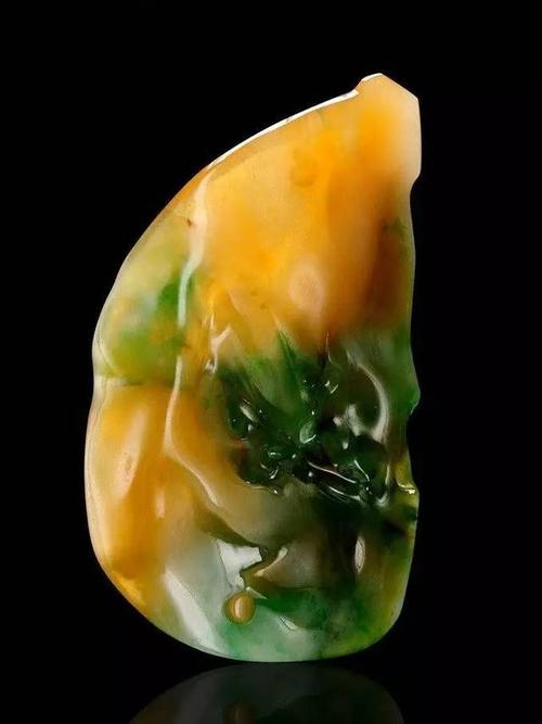 翡翠中难得一见的极品三彩之美