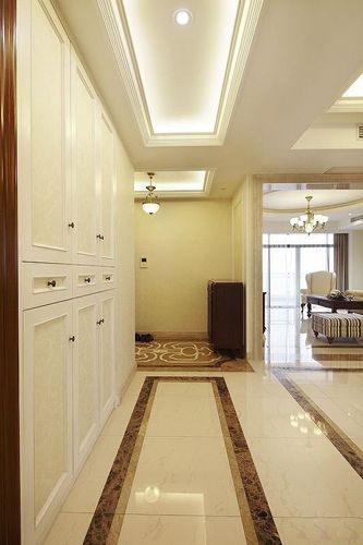 欧式三居123平房屋过道吊顶装修效果图