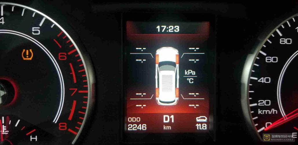 昨天胎压报警灯亮了,四条胎都无数值