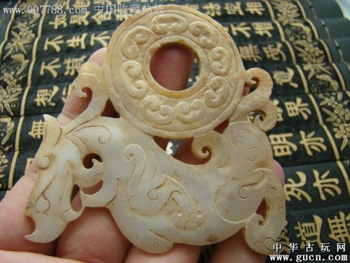汉代老和田白玉龙卷纹螭龙玉环玉璧