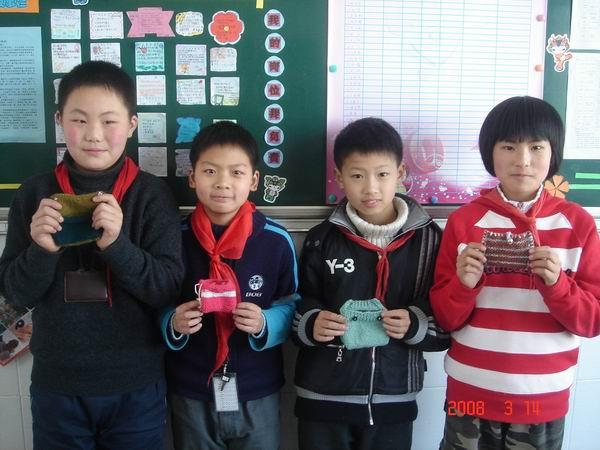 劳技课中争风采