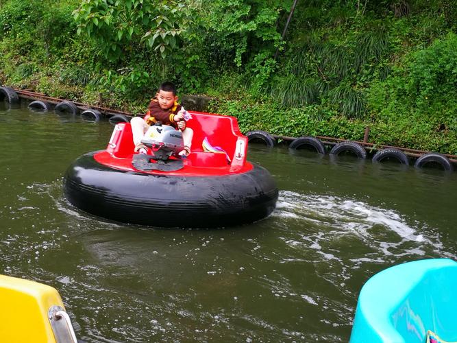 儿童公园水上碰碰船,体验一下,期待再约