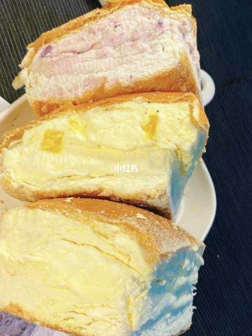 奶油蛋糕的不- -样,我们的千层是用新鲜的水果搭配低脂肪的动物奶油