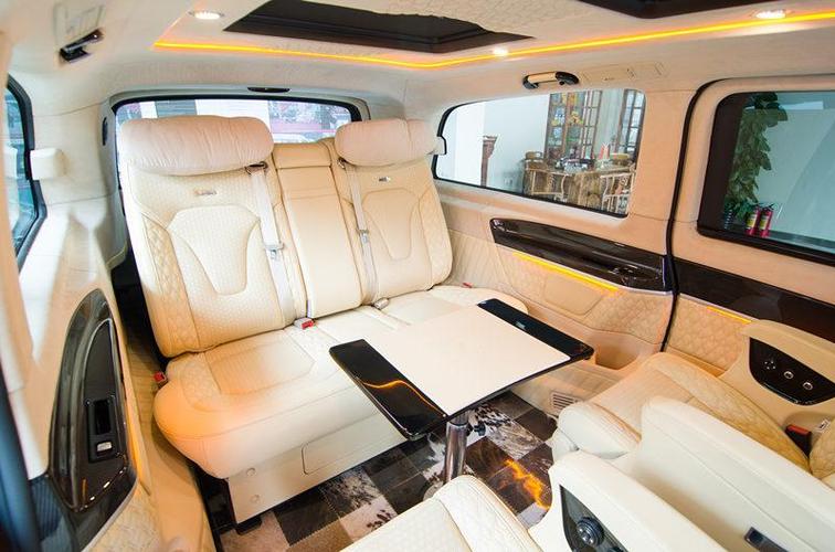 进口奔驰v级加长版,空间超大 座椅还能完全伸展 这是有多壕?