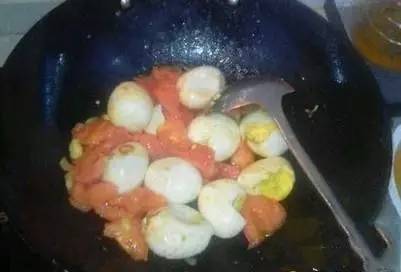 【搞笑图文】室友做了番茄炒蛋,问我要不要来点?