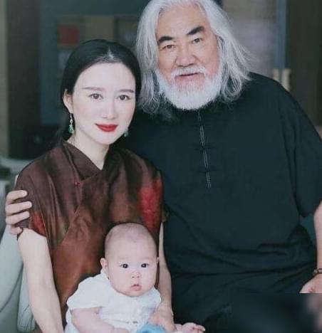 张纪中到底有几个老婆?