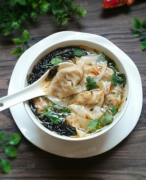 胡萝卜猪肉大馄饨
