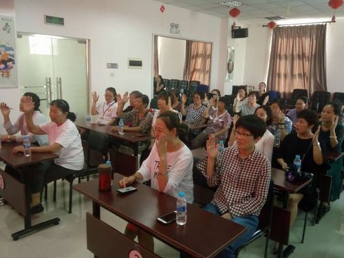 寨上街新村里社区妇女第二次代表大会和二届一次执委会议