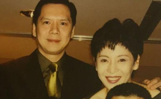 更让人震惊的是……离婚后,陈岚不仅称呼丁佩姐姐,还把丁佩和她的女儿