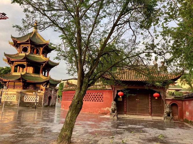 [行行摄摄]朝霞映着犍为文庙广场