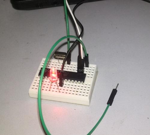 使用atmega8l-8pu 在面包板上搭建自己的arduino ,并闪亮一个led