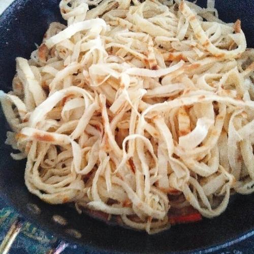 为了健康,能自己动手做的坚决不去买,烙饼,炒饼丝