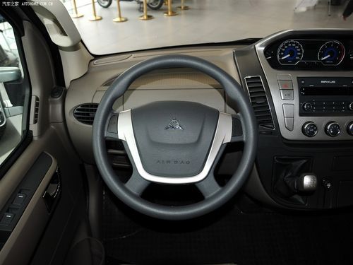上汽商用车 上汽大通v80 2014款 2.5t商杰版长轴中顶