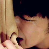 伤感男生流泪哭泣的头像图片