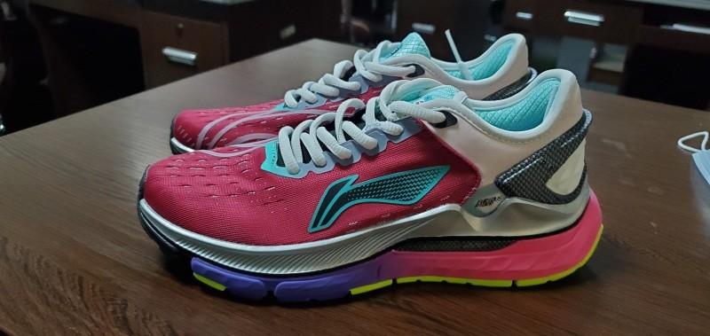 699元的跑鞋!李宁烈骏5代曝光,全掌厚度感人,有点小帅