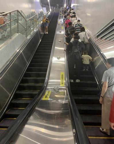 扶手带比"楼梯"跑得快~~~地铁扶梯"冷知识"走一波!