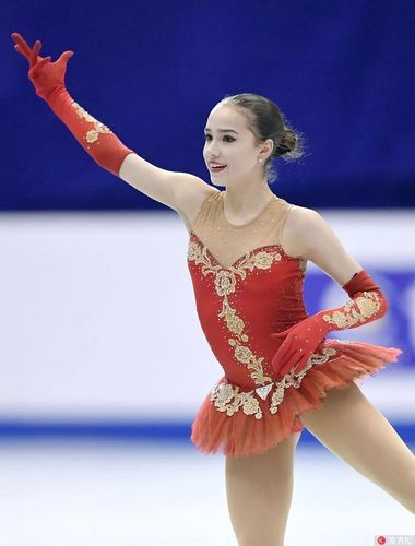 光芒之下,17岁的奥运冠军和世锦赛冠军扎基托娃都很难从同胞手中抢到