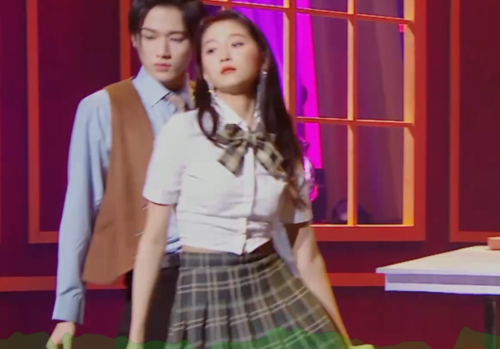 宋亚轩牵关晓彤手一瞬,台下一片尖叫,顺着视线看到"老