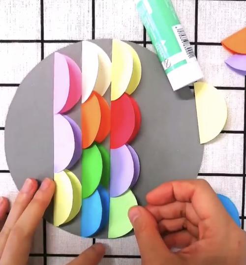 建西苑幼儿园小班亲子手工制作活动—彩色小鱼