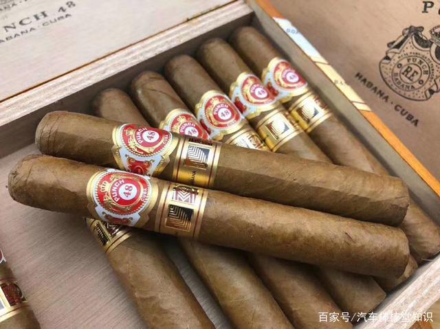 10支/盒 描述:浓郁度适中,主线以木香,坚果,奶油为主,双标茄,2016雪茄