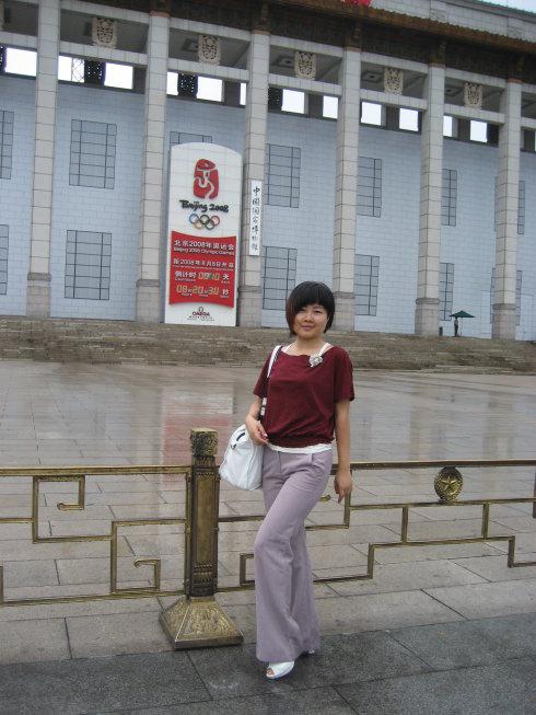 天安门前的老婆和女儿