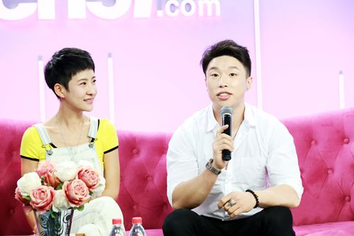 郭柯彤七夕落泪 爆料糗事调侃烧饼