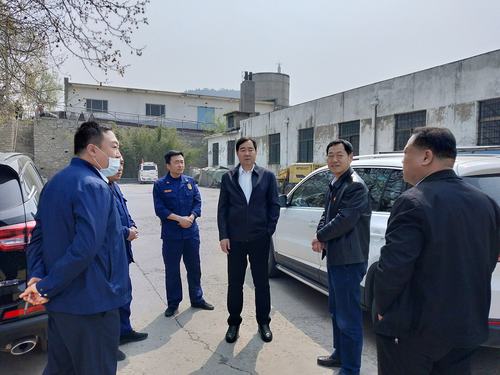 临淄区委常委,副区长王立明实地调研森林消防队选址工作