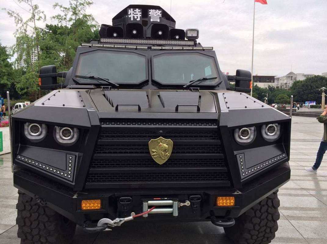 9吨级国产装甲车亮相,时速130km似变形金刚!能防7.62钢芯穿甲弹