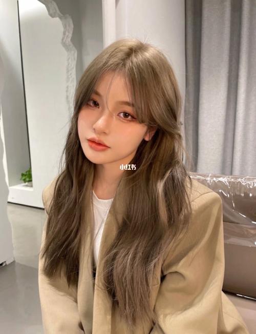 亚麻奶茶灰棕色_发色_奶茶灰棕_显白_接头发_奶茶色_奶茶_显白发色