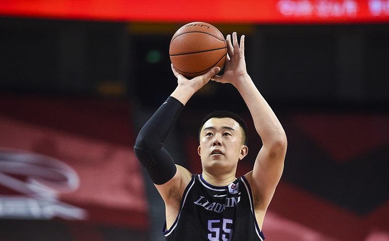 韩德君后连续4场砍下25 10,球迷呼吁入选国家队,杜锋:不要