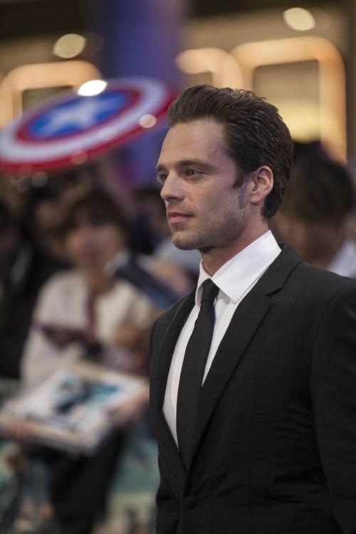 sebastian stan. 384 冬兵终于穿西装啦