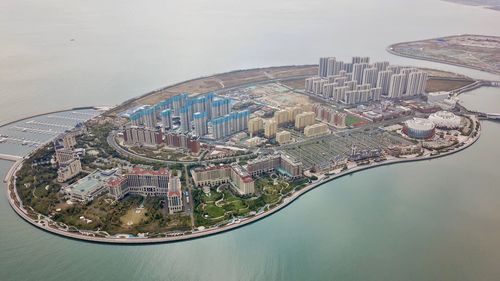 航拍500亿人工岛,青岛西海岸星光岛dt:东方影都希尔顿