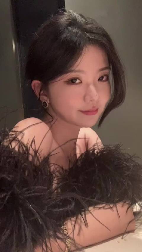 机智的恋爱女嘉宾吕珊真的是恋综颜值身材天花板了