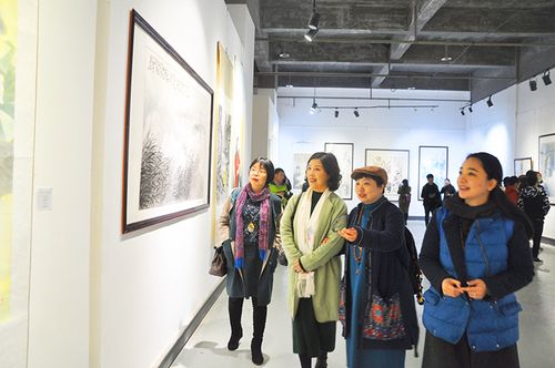 荣誉会长刘永焕,西华师范大学美术学院院长刘清扬以及南充市文化馆