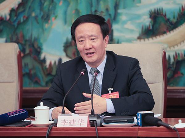 宁夏自治区党委书记通过各种政策和服务大力推进实体经济发展