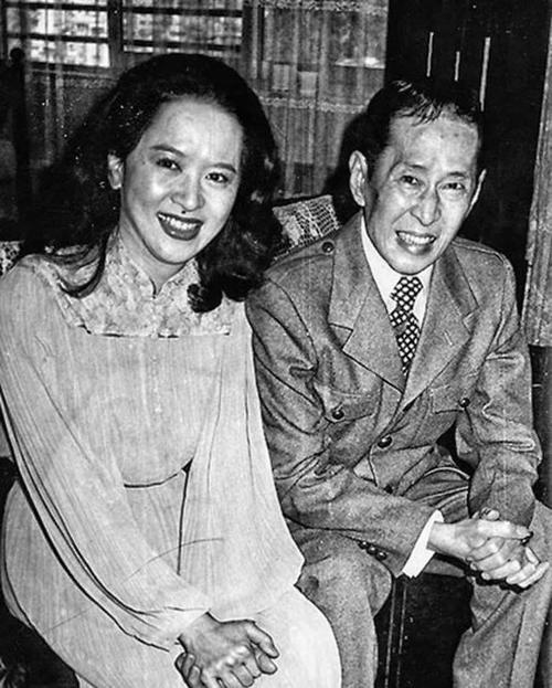 为嫁富豪,她穿30年塑身衣不离身,丈夫遗嘱:财产只给一元钱|邓永祥