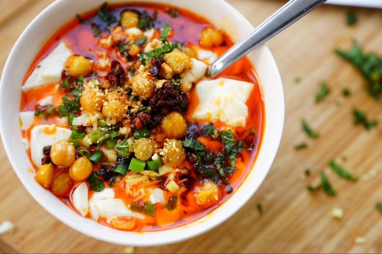 而最出名的便是四川的 富顺豆花.